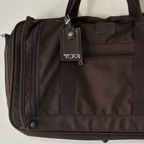 Tumi duffle bag in chocolate brown - Picture 4 of 8